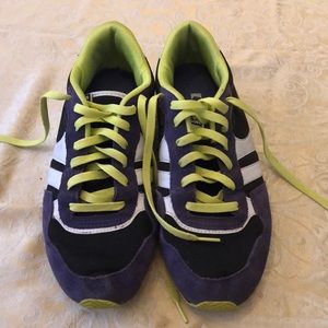Men’s Size 11 Globe Sneakers